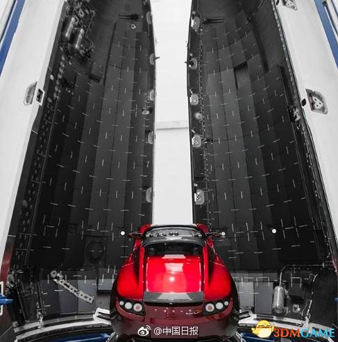 SpaceX猎鹰重型火箭首飞成功 特斯拉跑车终上天