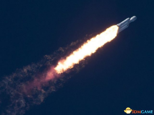 马斯克要将网速提高180倍 这需要发射1.8万颗卫星